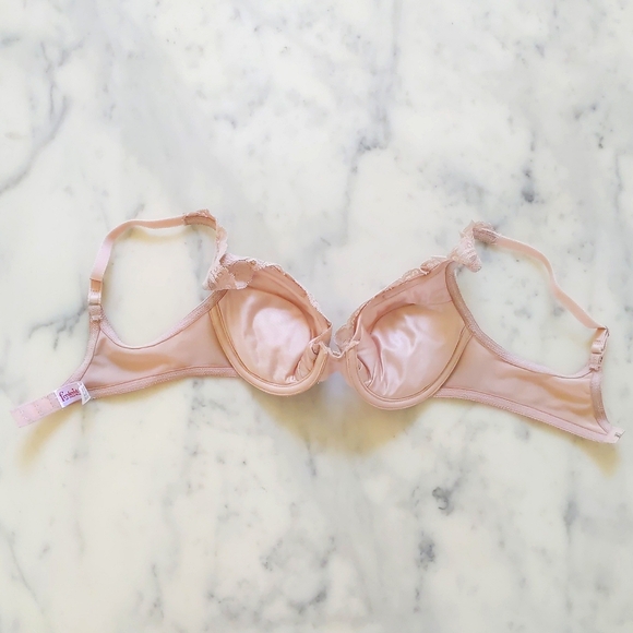 NWOT. Frederickas of Hollywood Lace and Padded with Adjustable Straps 32B Bra. - Picture 3 of 5